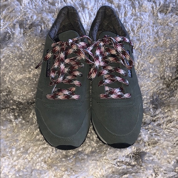 *SOLD* Reebok Classic Trainers - Picture 3 of 8